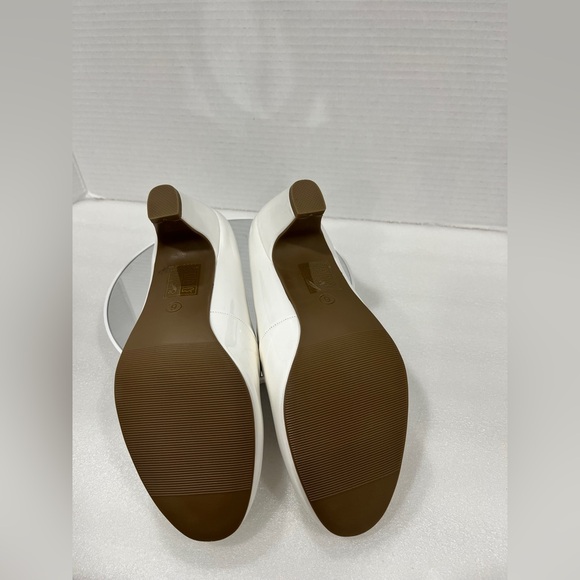 Journee‎ Collection Luu Womens Round Closed Toe Block Heel Pumps. Size: 6M White - Picture 8 of 8